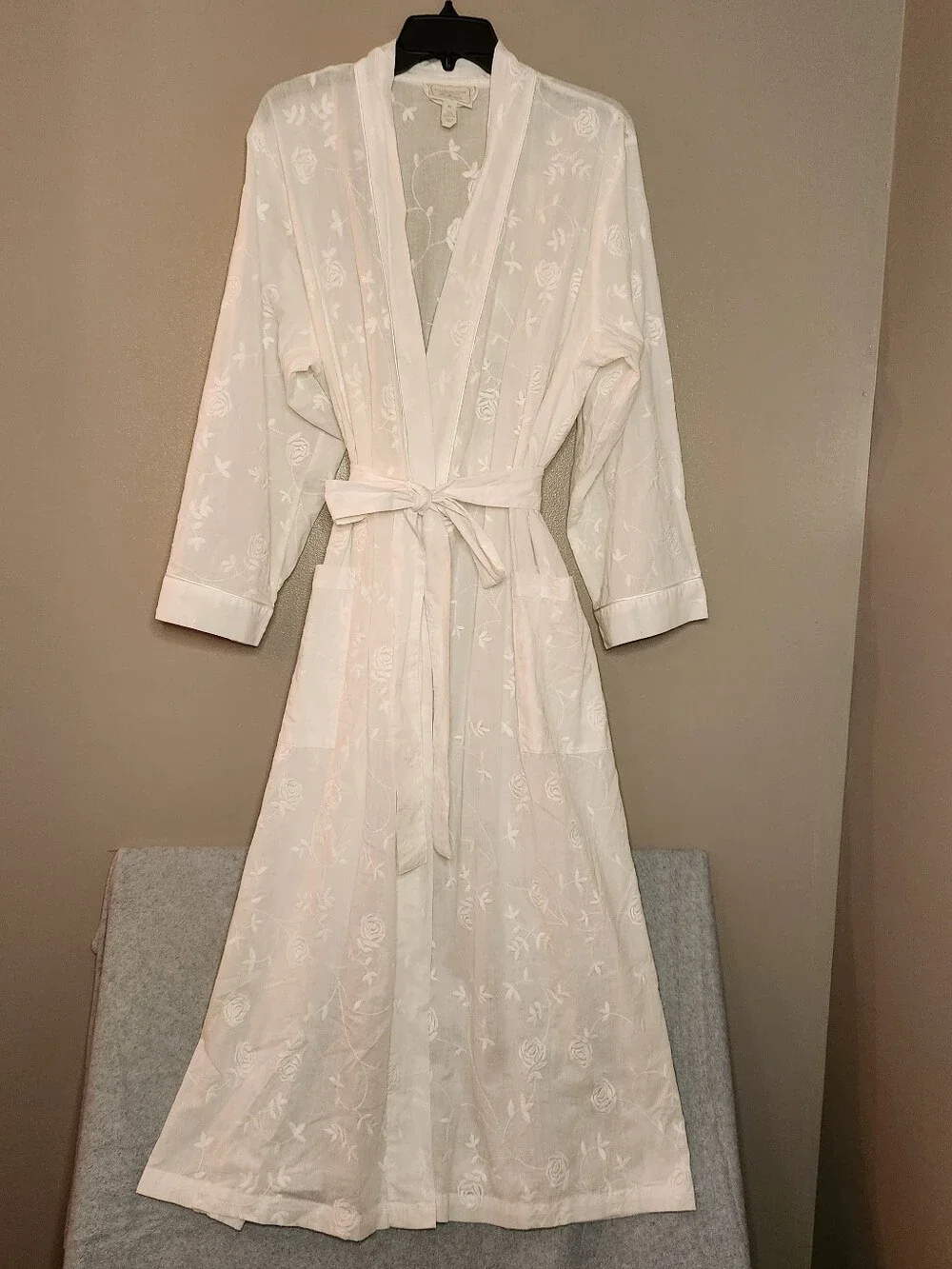 Charter Club Intimates White Sheer Floral Embroidered Robe 100% Cotton. Size XL